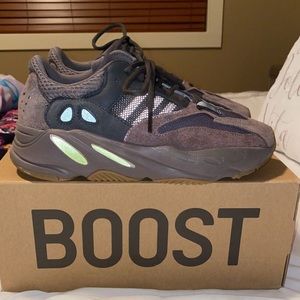 Yeezy boost 700